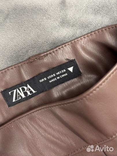 Брюки из эко кожи zara