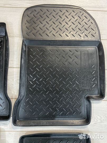 Оригинальные резиновые ковры Renault Laguna 3