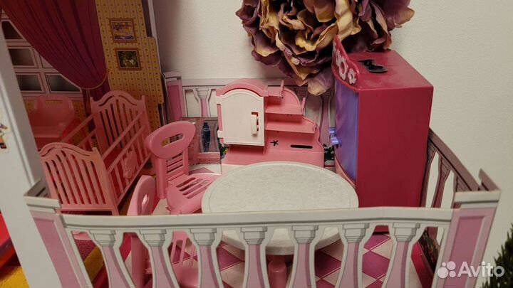 Домик кукольный с мебелью