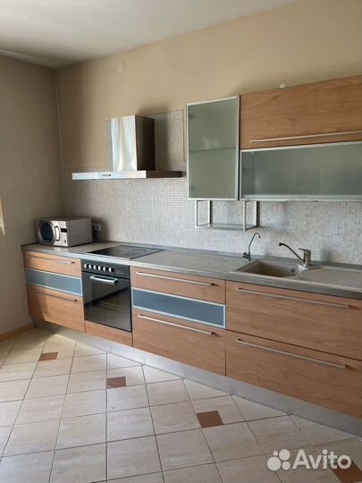 Кухонный гарнитур с техникой бу