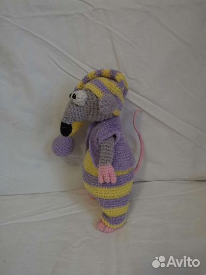 Крыса вязаная в пижамке