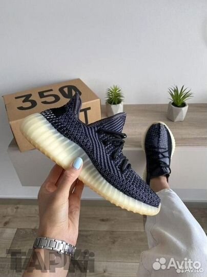 Adidas Yeezy Boost 350 V2 Carbon