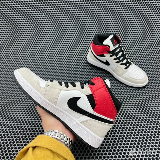 Кроссовки Nike Air Jordan 1 Retro High