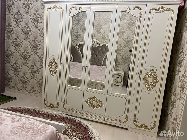 Спальный гарнитур