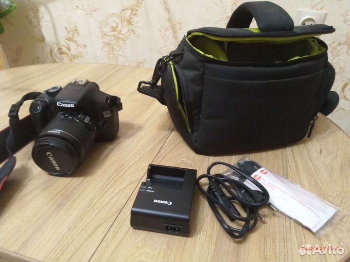 Зеркальный фотоаппарат Canon eos1100d