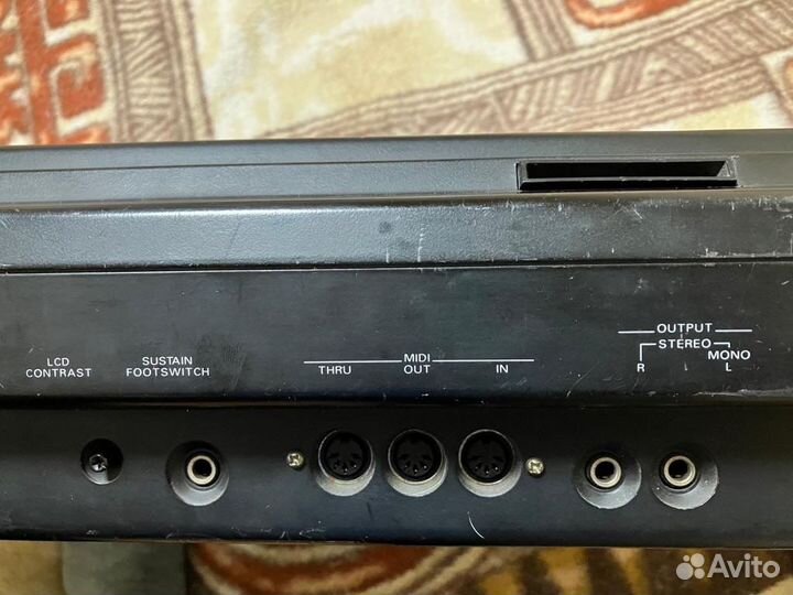 Синтезатор Roland E-56