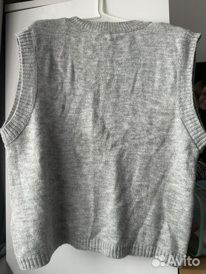 Жилет вязаный женский
