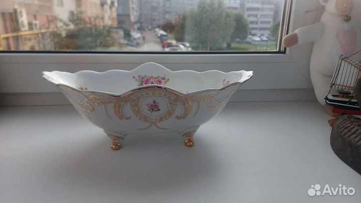 Ваза для фруктов на ножках