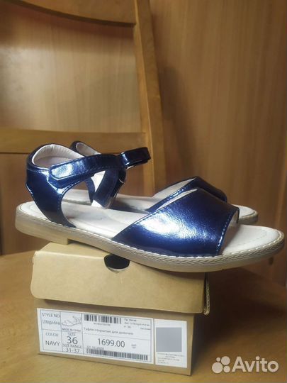 Новые сандалии для девочки