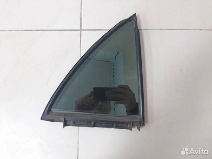 Стекло двери задней правой форточка Toyota Corolla