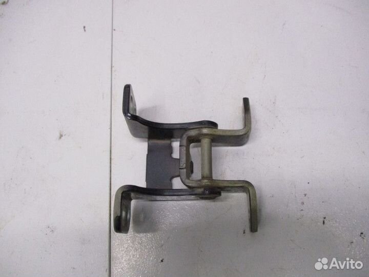 Петля двери багажника Suzuki Grand Vitara 2 (JT)