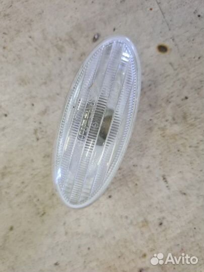 Повторитель поворота передний правый Nissan Juke