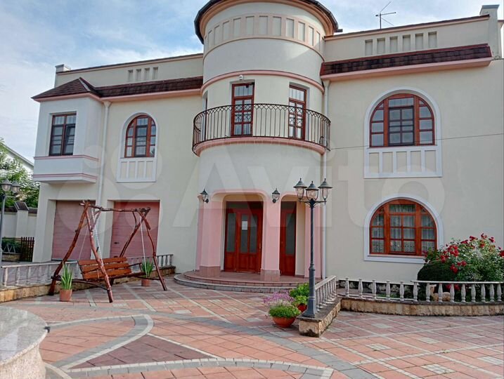 Дом 300 м² на участке 10 сот.