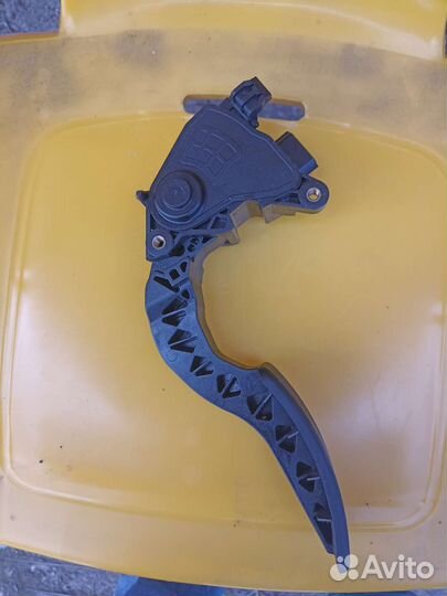 Электронная педаль газа