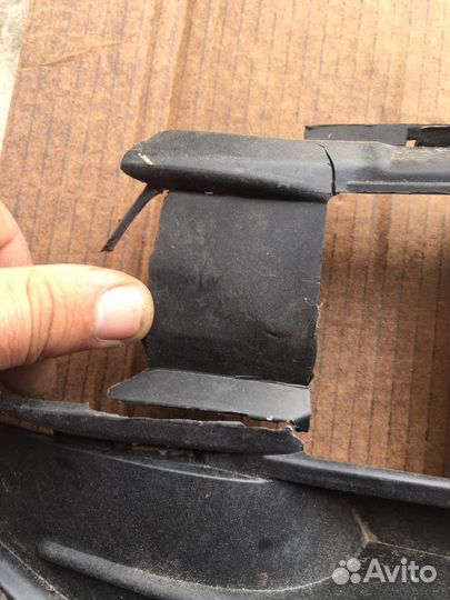 Решётка в бампер Peugeot 207 (1810)