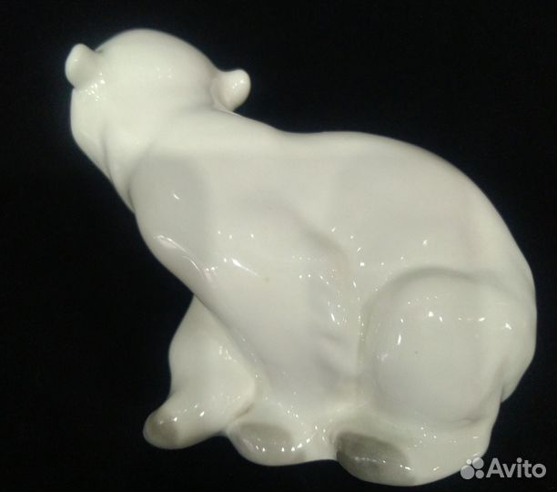 Винтажная фарфоровая статуэтка 