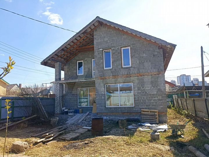 Дом 198,9 м² на участке 4,1 сот.