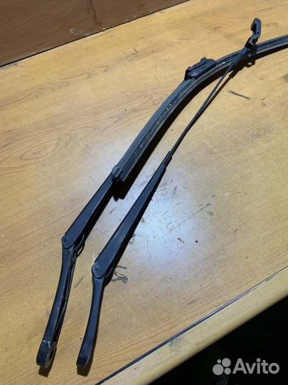 Поводок дворника передний правый Skoda Octavia A5