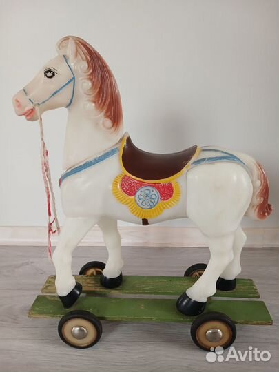 Лошадка каталка 