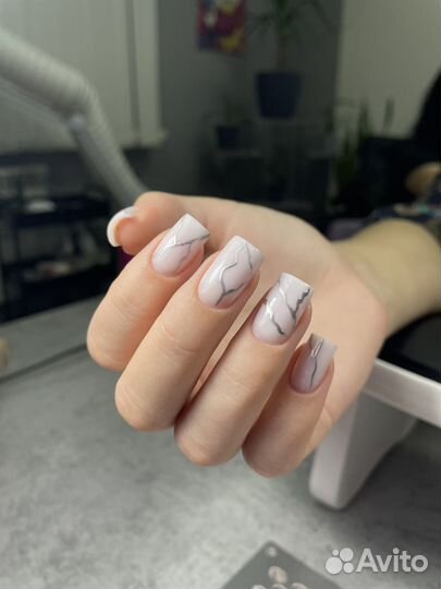 Модель на маникюр