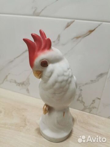 Фарфоровая статуэтка попугай