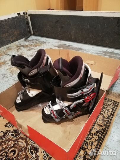Продам горнолыжные ботинки и очки