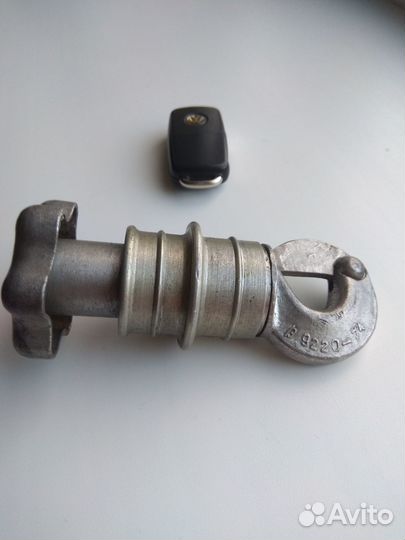 Буксировочный крюк (фаркоп )