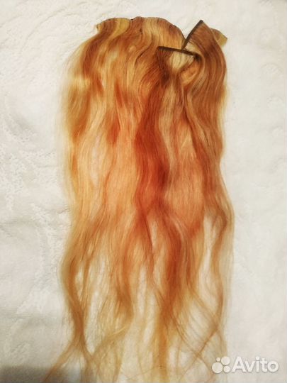 Волосы на заколках блонд