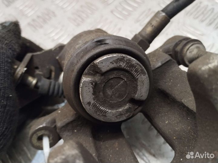 Суппорт задний левый Volkswagen Sharan 95-00