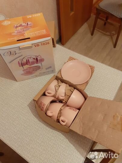 Набор чашек с блюдцами