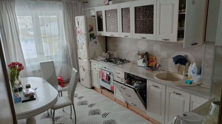 2-к. квартира, 58 м², 1/10 эт.