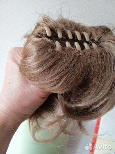 Волосы хвост на заколке