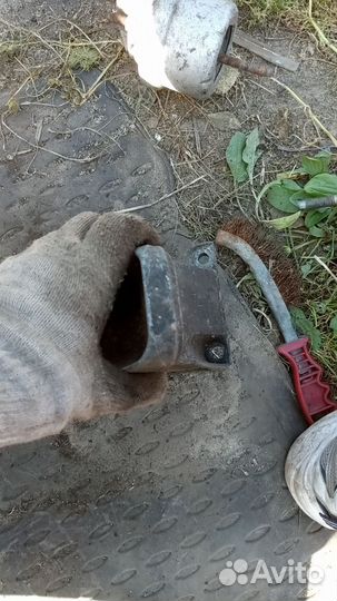 Опора двигателя левая Audi 100 C4 A6 C4