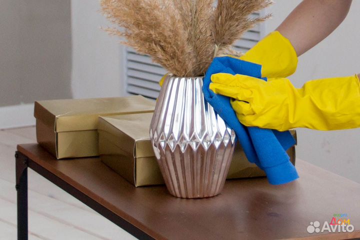 Уборщики,в офисы здания Речного порта (4 часа)