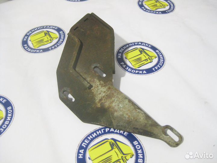 Кронштейн тросов кпп 7421275804 renault trucks, Pr