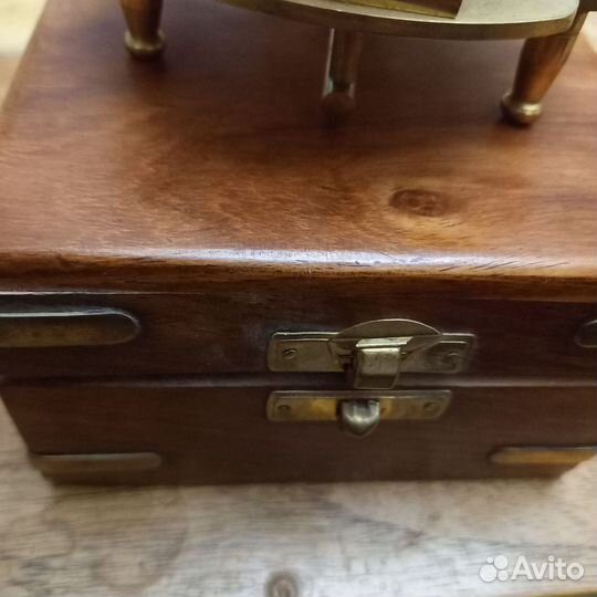 Компас Солнечные часы