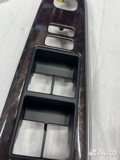 Накладка блока управления стеклоподъемником Toyota