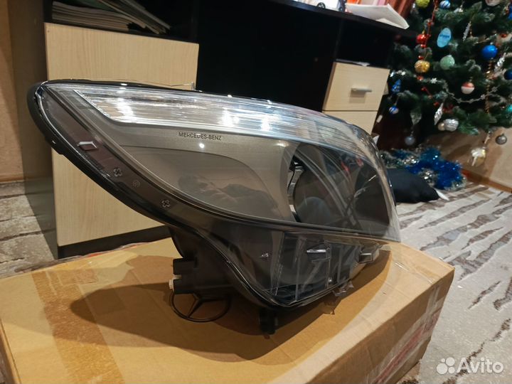 Новая правая фара Mercedes Benz Vito W447 оргинал