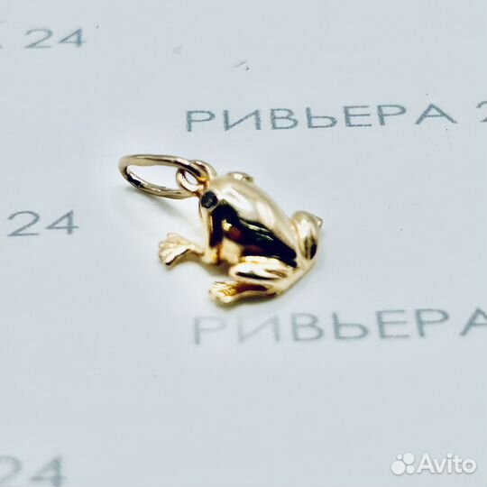 Золотая подвеска с камнем