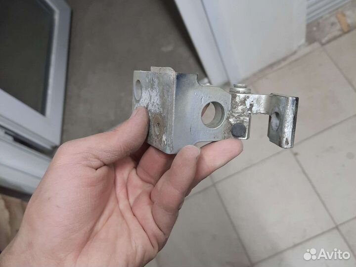 Петля двери верх. пер. П. Audi A4 B5/1998