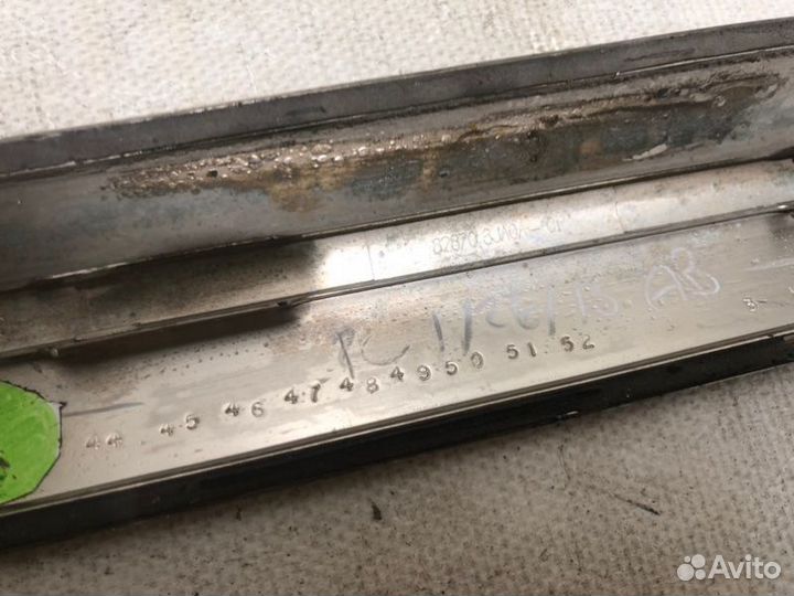 Молдинг двери задний правый Infiniti Qx60