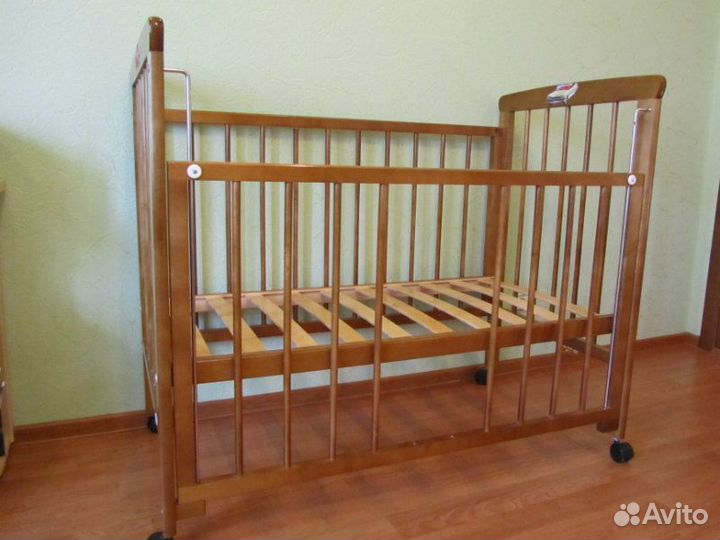 Суперская кровать-качалка Можга из натуральной бер