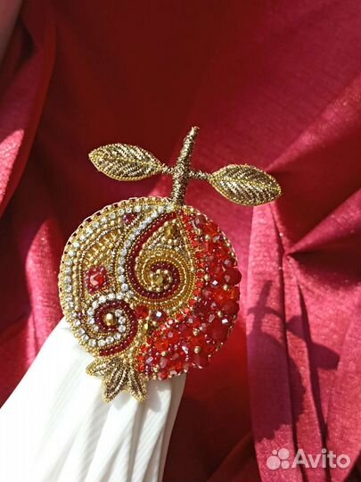 Брошь ручной работы