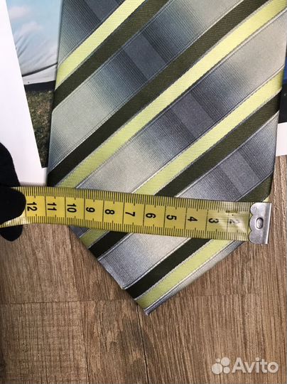 Галстук Италия хаки и бледно-желтые полоски