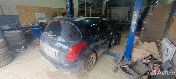 В разборе Peugeot 308