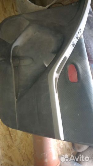 Обшивка toyota yaris передняя
