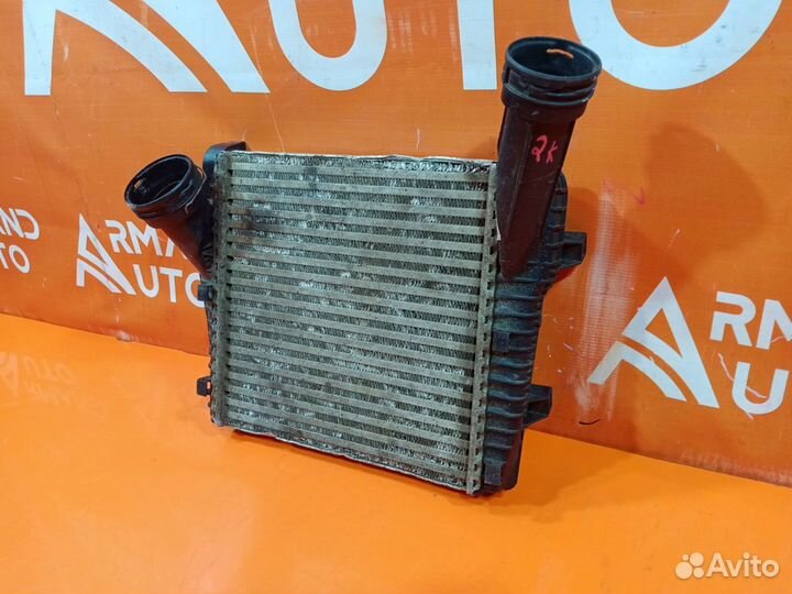 Интеркулер правый Volkswagen Touareg 2 2010-2018