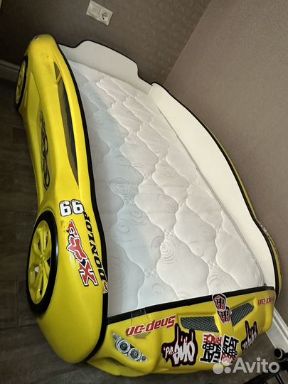 Детская кровать машинка 160 на 80 с матрасом бу