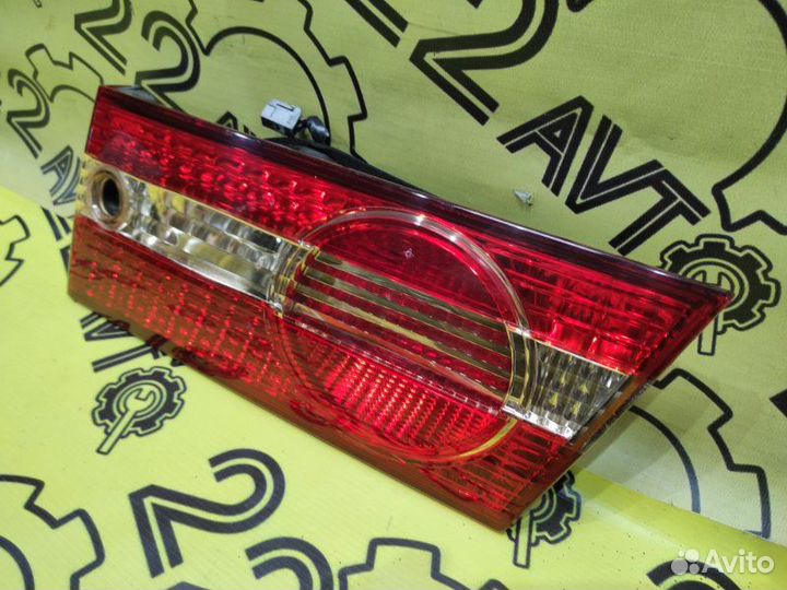 Стоп сигнал в крышку багажника задний правый