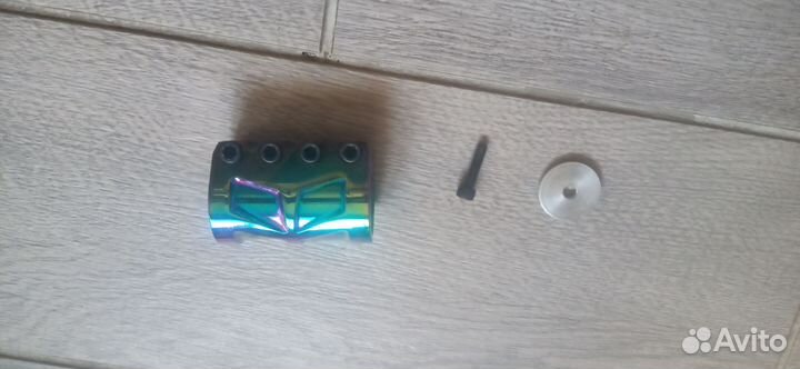 Зажим для трюкового самоката